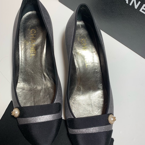 Authentic CHANEL Pumps - Picture 7 of 7